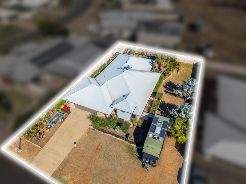 Photo - 1 Ivers Place, Emerald QLD 4720 - Image 2