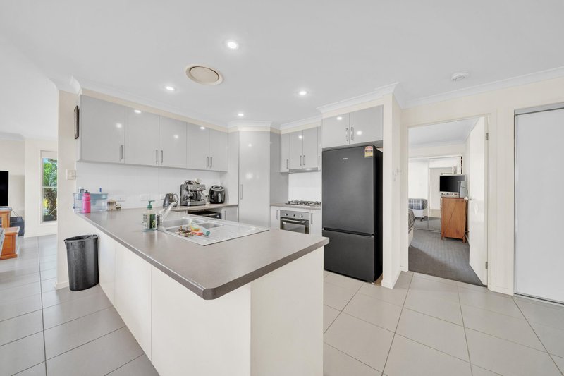 Photo - 1 Ivers Place, Emerald QLD 4720 - Image 5
