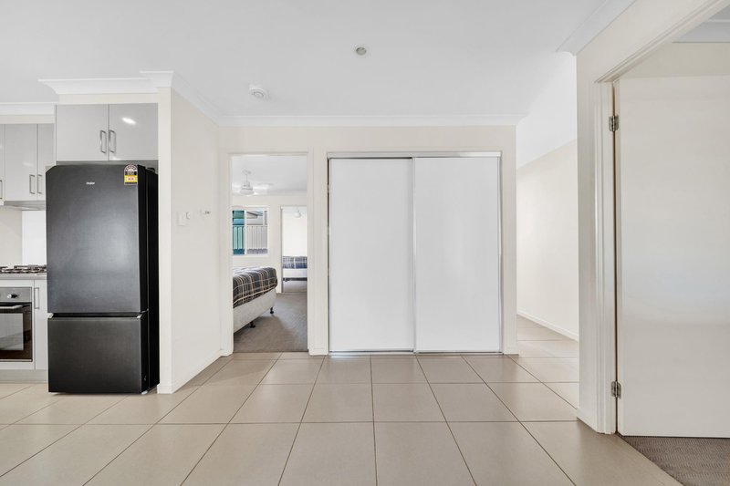 Photo - 1 Ivers Place, Emerald QLD 4720 - Image 6
