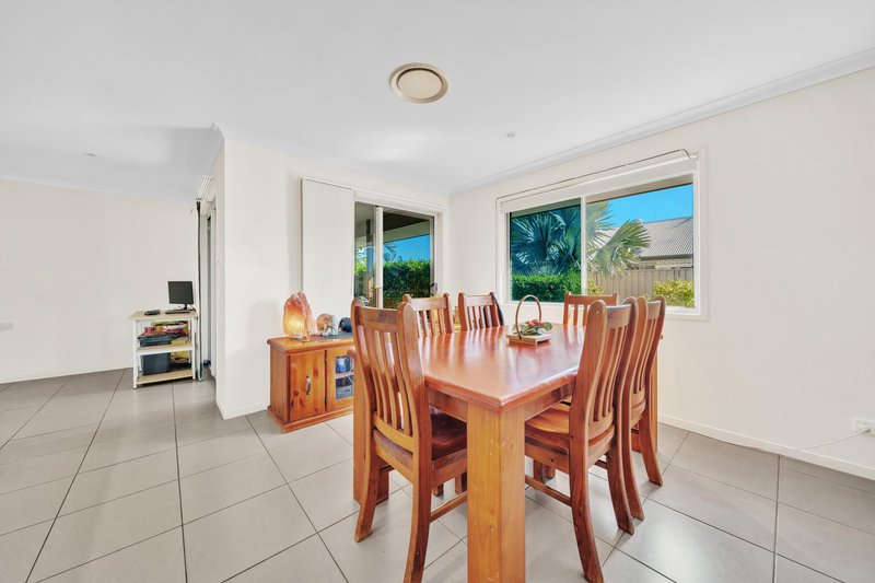 Photo - 1 Ivers Place, Emerald QLD 4720 - Image 7
