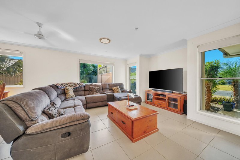 Photo - 1 Ivers Place, Emerald QLD 4720 - Image 8
