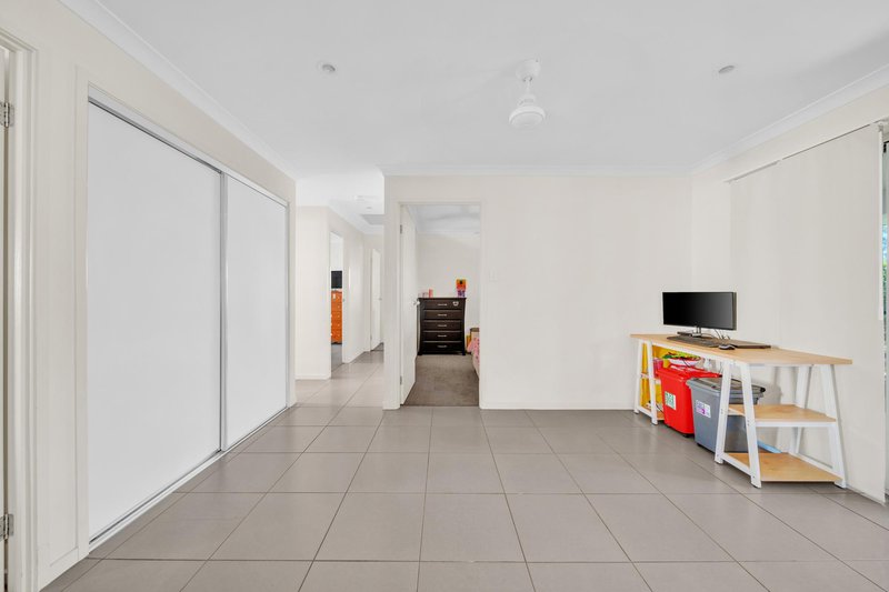 Photo - 1 Ivers Place, Emerald QLD 4720 - Image 9