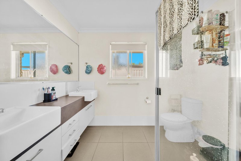Photo - 1 Ivers Place, Emerald QLD 4720 - Image 11
