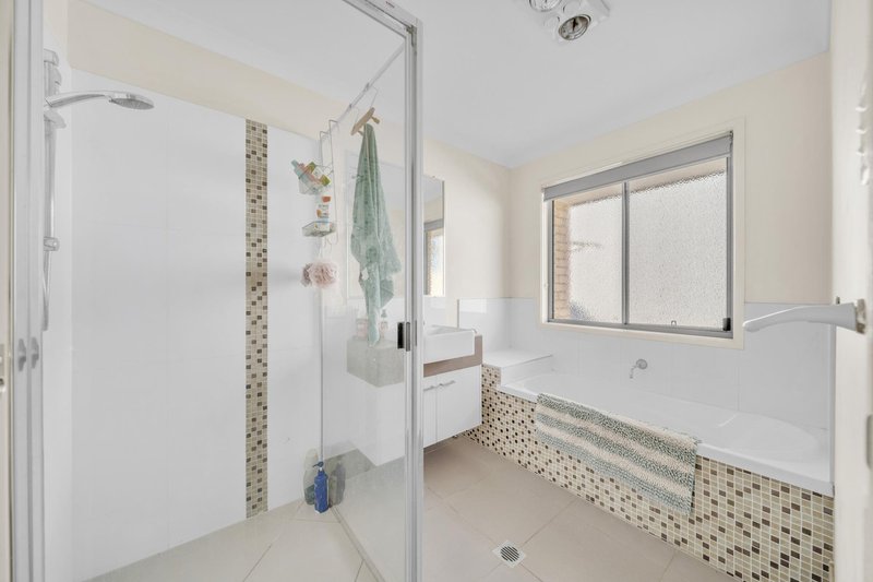 Photo - 1 Ivers Place, Emerald QLD 4720 - Image 15