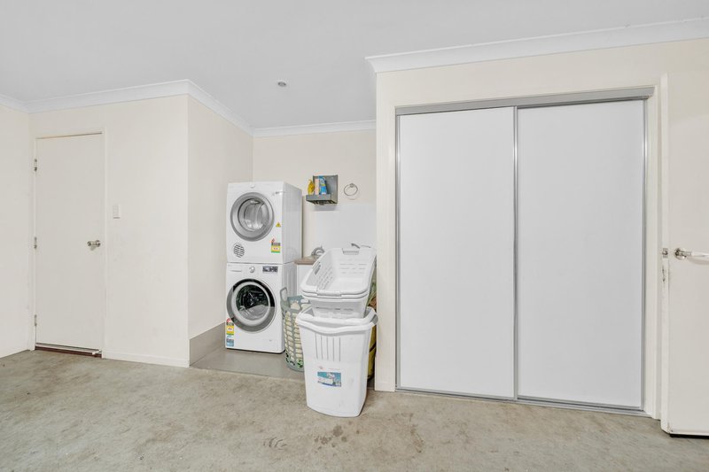 Photo - 1 Ivers Place, Emerald QLD 4720 - Image 16