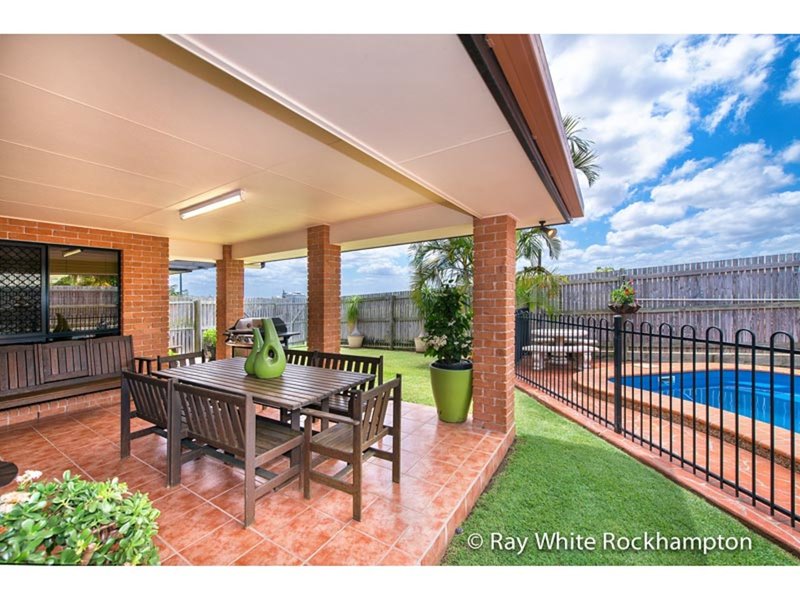 Photo - 1 Jacaranda Place, Norman Gardens QLD 4701 - Image 3