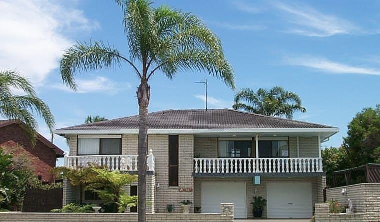 Photo - 1 Jennifer Avenue, Runaway Bay QLD 4216 - Image 3