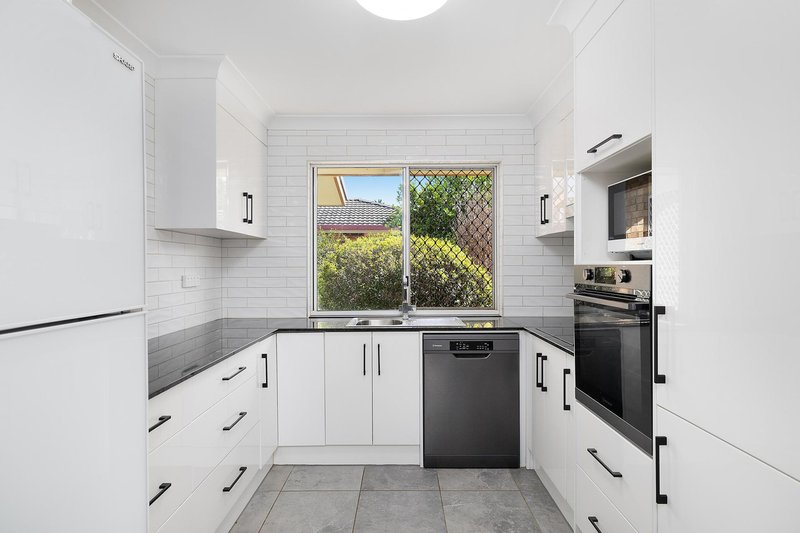 Photo - 1 Jillian Court, Gracemere QLD 4702 - Image 2