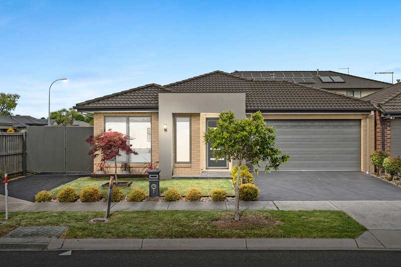 1 Kalbian Drive, Clyde North VIC 3978