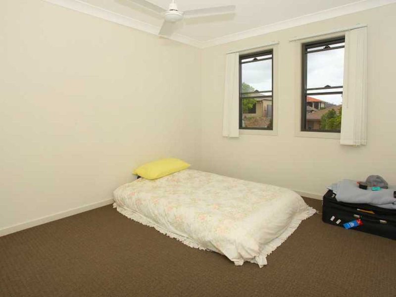 Photo - 1 Kaplan Street, Oxenford QLD 4210 - Image 12