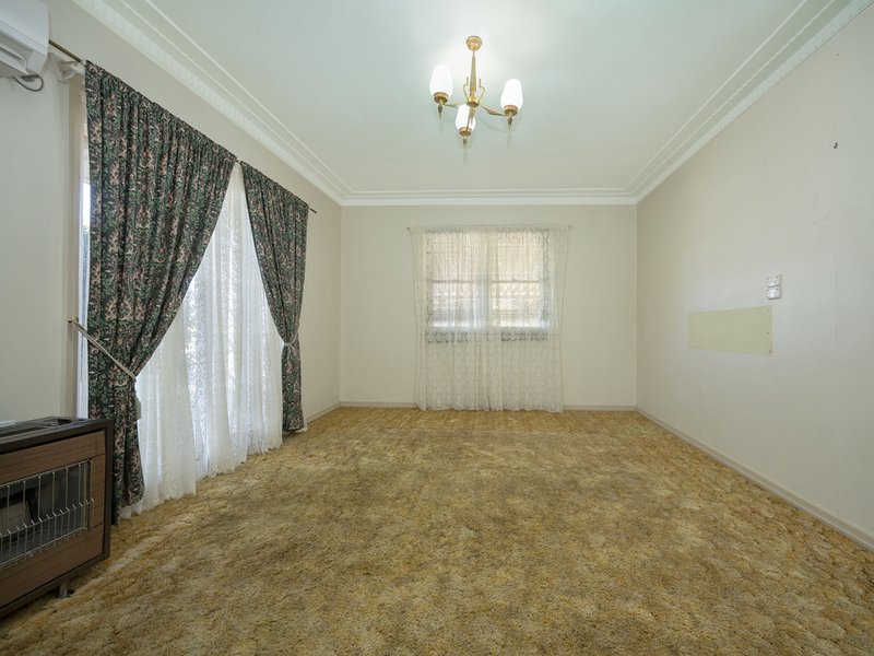 Photo - 1 Katherine Street, North Toowoomba QLD 4350 - Image 5