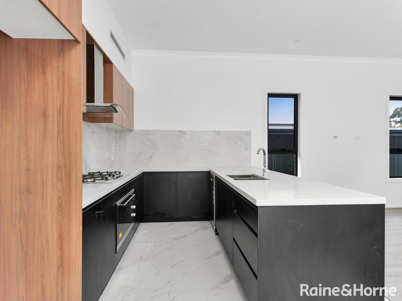 Photo - 1 Kelburn Place, Airds NSW 2560 - Image 4