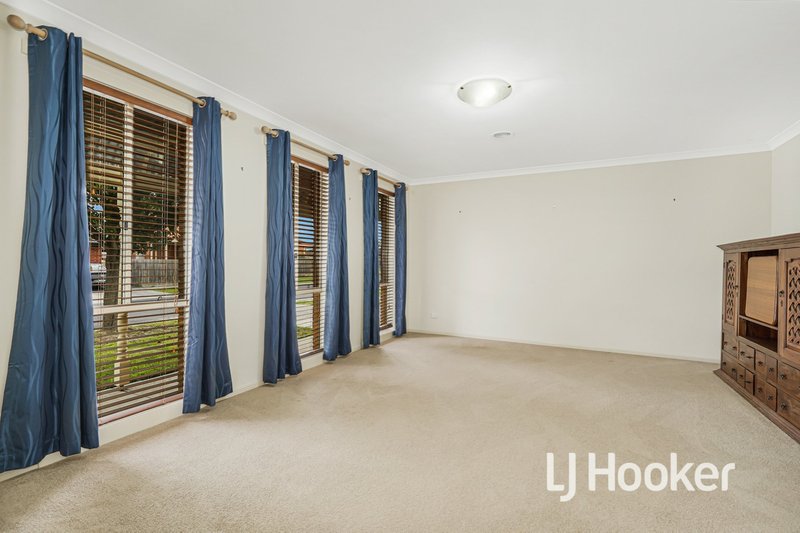 Photo - 1 Kells Close, Cranbourne East VIC 3977 - Image 4