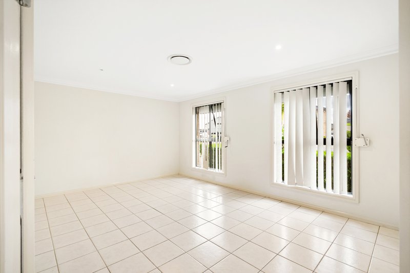 Photo - 1 Kelman Close, Edensor Park NSW 2176 - Image 7