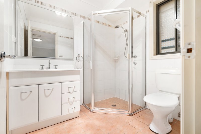 Photo - 1 Kelman Close, Edensor Park NSW 2176 - Image 11