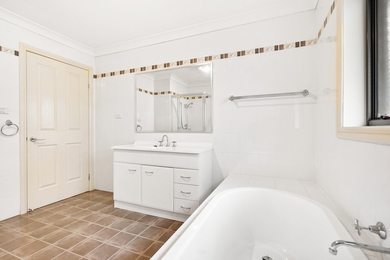 Photo - 1 Kelman Close, Edensor Park NSW 2176 - Image 12