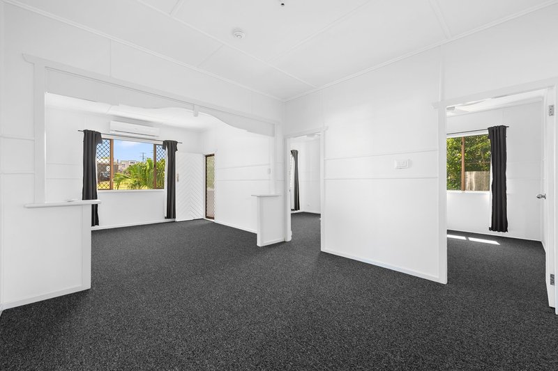 Photo - 1 Kenilworth Street, North Toowoomba QLD 4350 - Image 2