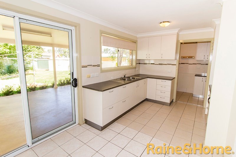 Photo - 1 Kent Place, Dubbo NSW 2830 - Image 3