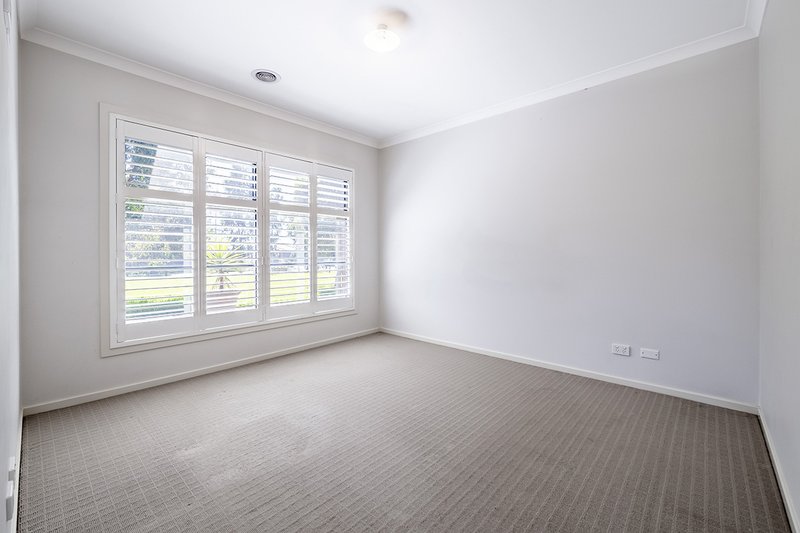 Photo - 1 Kikuya Way, Cranbourne North VIC 3977 - Image 10