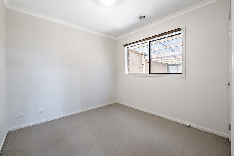 Photo - 1 Kikuya Way, Cranbourne North VIC 3977 - Image 12