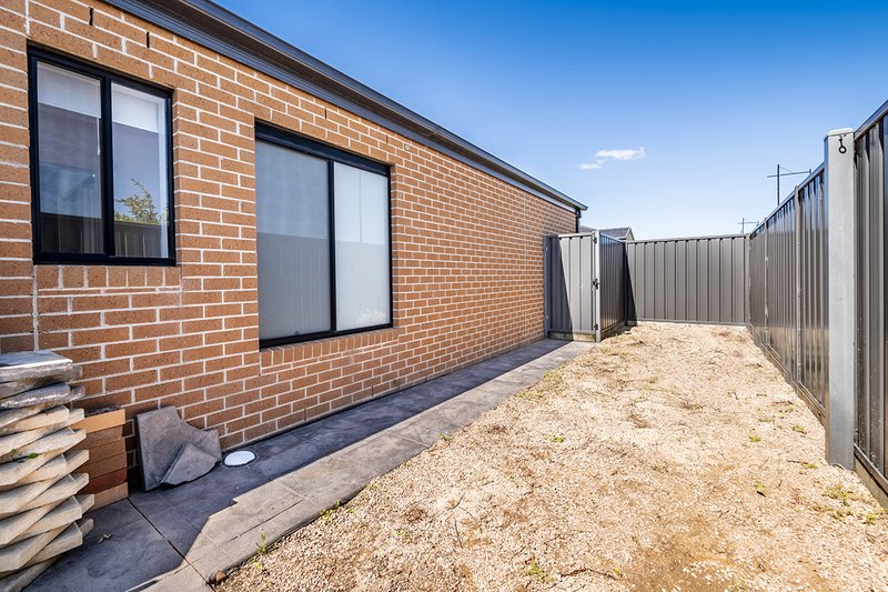 Photo - 1 Kikuya Way, Cranbourne North VIC 3977 - Image 15