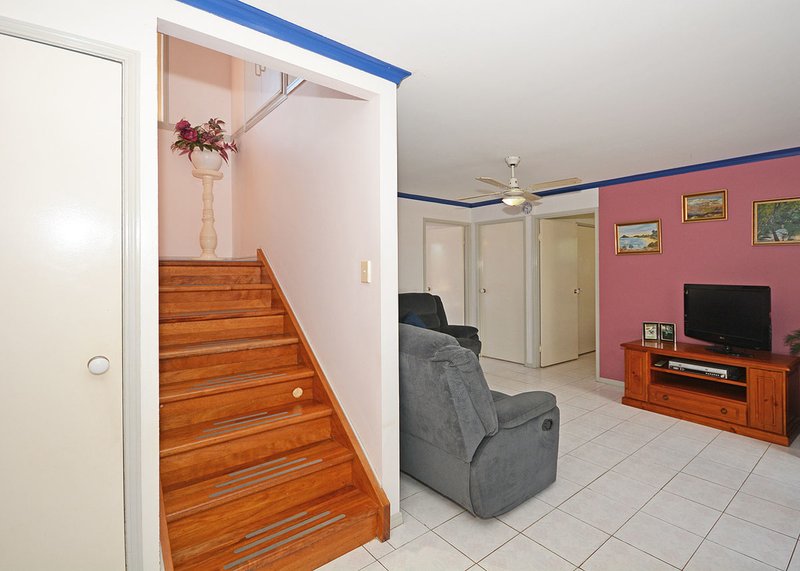 Photo - 1 King Arthur Court, Urangan QLD 4655 - Image 7