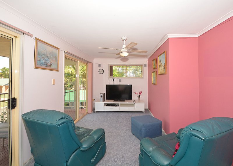 Photo - 1 King Arthur Court, Urangan QLD 4655 - Image 14