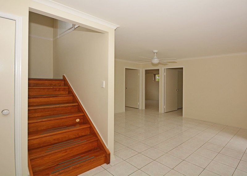 Photo - 1 King Arthur Court, Urangan QLD 4655 - Image 4