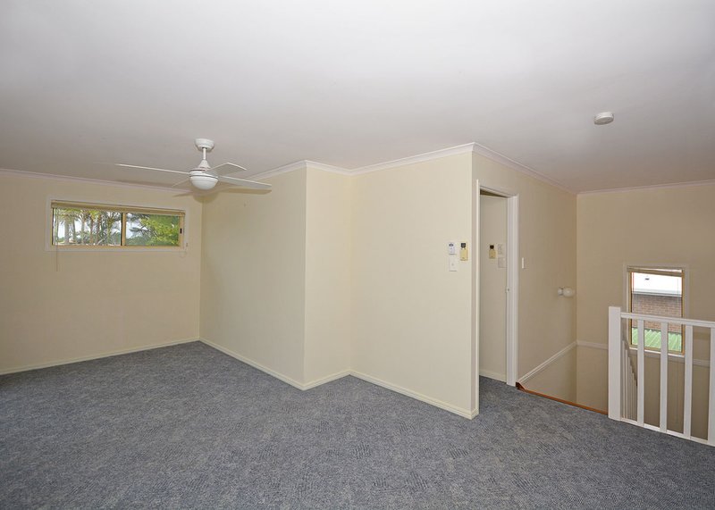 Photo - 1 King Arthur Court, Urangan QLD 4655 - Image 10