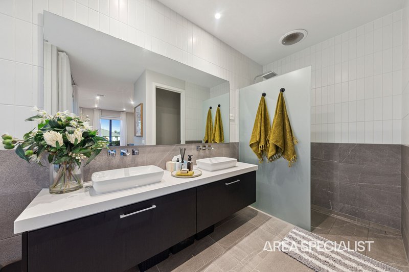 Photo - 1 King Parrot Boulevard, Drouin VIC 3818 - Image 5