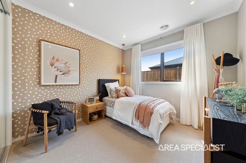 Photo - 1 King Parrot Boulevard, Drouin VIC 3818 - Image 12