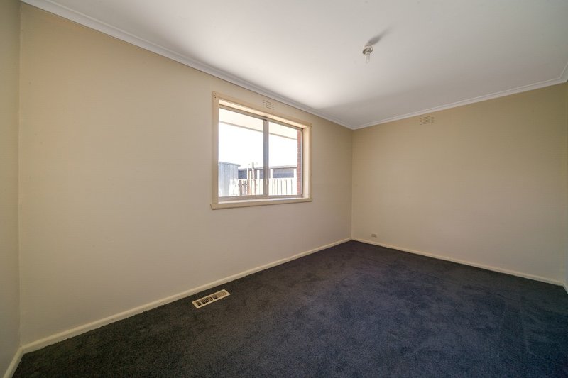 Photo - 1 Kingsclere Avenue, Keysborough VIC 3173 - Image 7