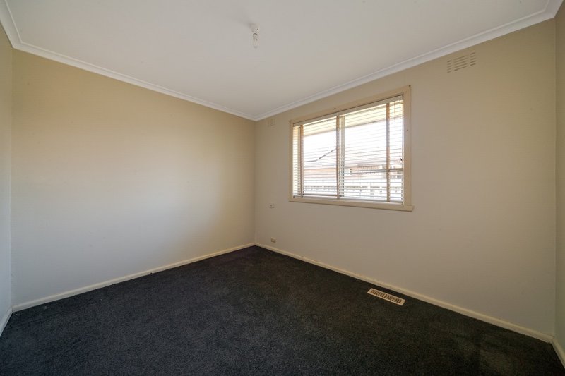 Photo - 1 Kingsclere Avenue, Keysborough VIC 3173 - Image 8