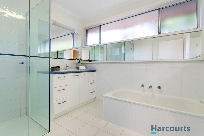 Photo - 1 Koonalda Avenue, Glen Waverley VIC 3150 - Image 10