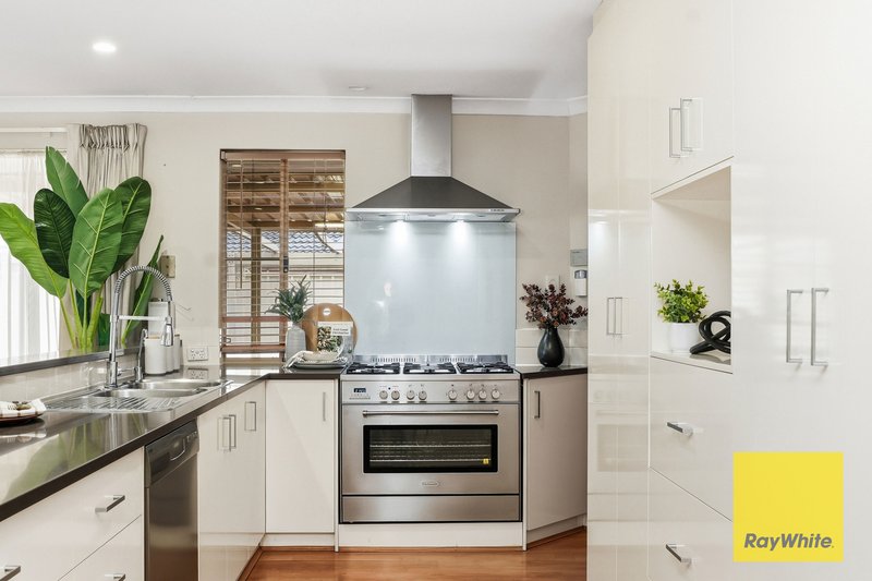 Photo - 1 Kurrat Elbow , South Guildford WA 6055 - Image 16