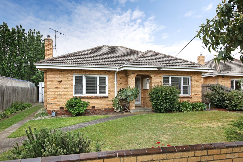 Photo - 1 Lahona Avenue, Bentleigh East VIC 3165 - Image 3