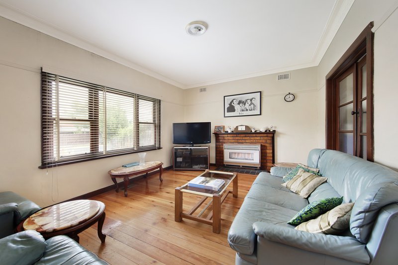 Photo - 1 Lahona Avenue, Bentleigh East VIC 3165 - Image 4