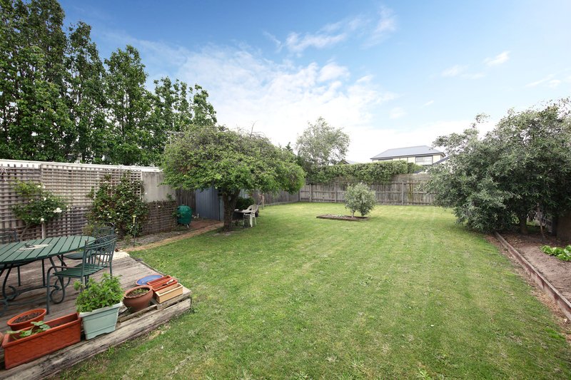 Photo - 1 Lahona Avenue, Bentleigh East VIC 3165 - Image 7