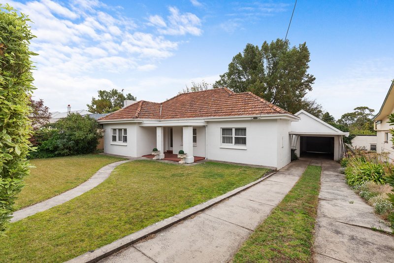 Photo - 1 Lake Terrace East , Mount Gambier SA 5290 - Image 1