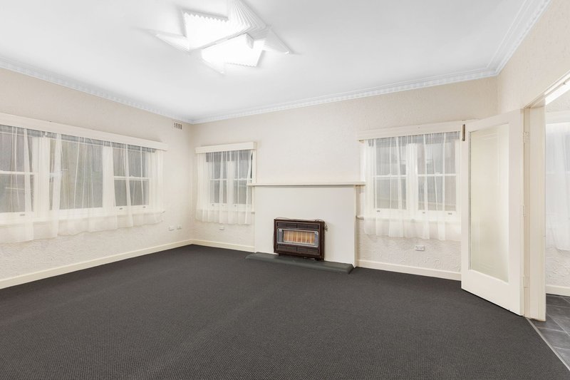Photo - 1 Lake Terrace East , Mount Gambier SA 5290 - Image 3