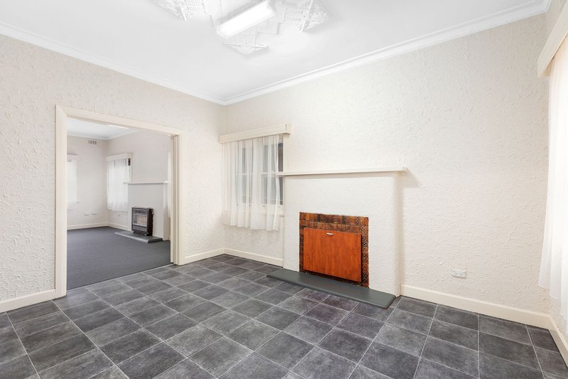 Photo - 1 Lake Terrace East , Mount Gambier SA 5290 - Image 6