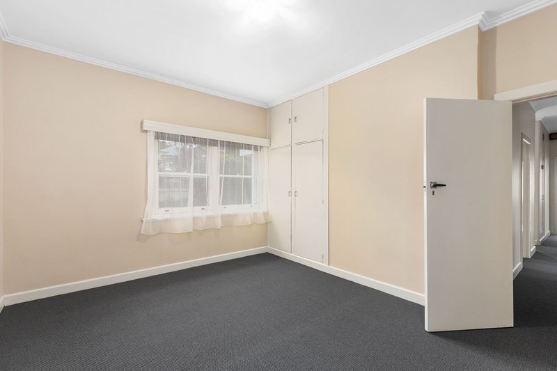 Photo - 1 Lake Terrace East , Mount Gambier SA 5290 - Image 10