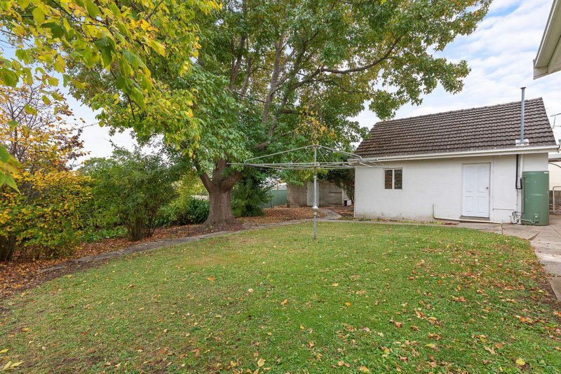 Photo - 1 Lake Terrace East , Mount Gambier SA 5290 - Image 11