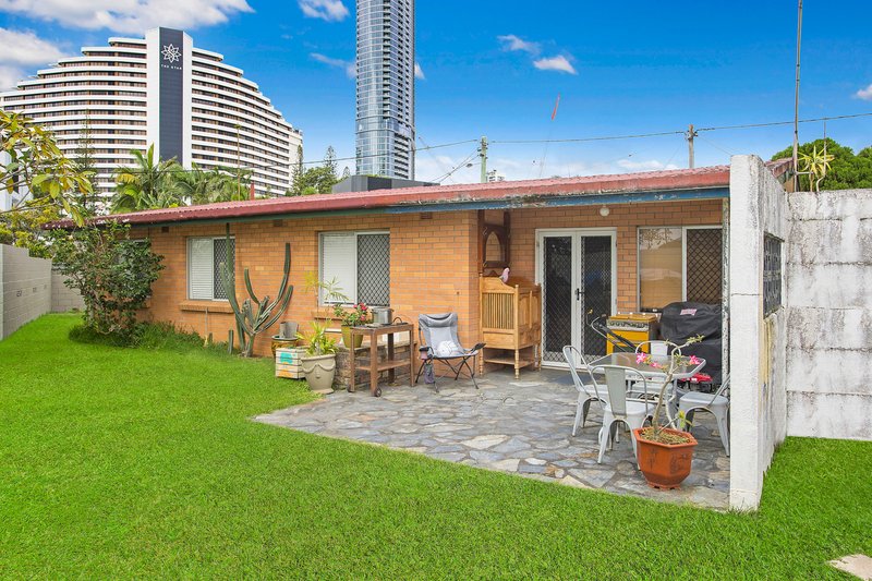 Photo - 1 Lakeland Key, Broadbeach Waters QLD 4218 - Image 5