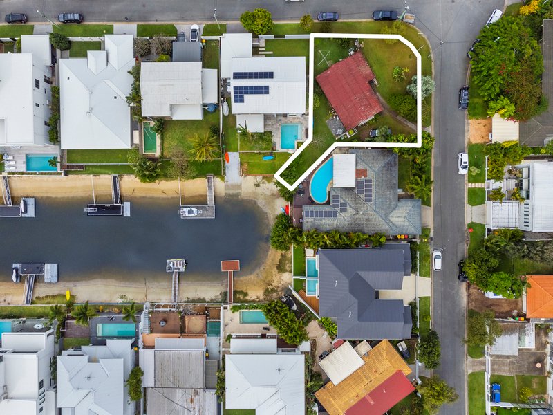 Photo - 1 Lakeland Key, Broadbeach Waters QLD 4218 - Image 17