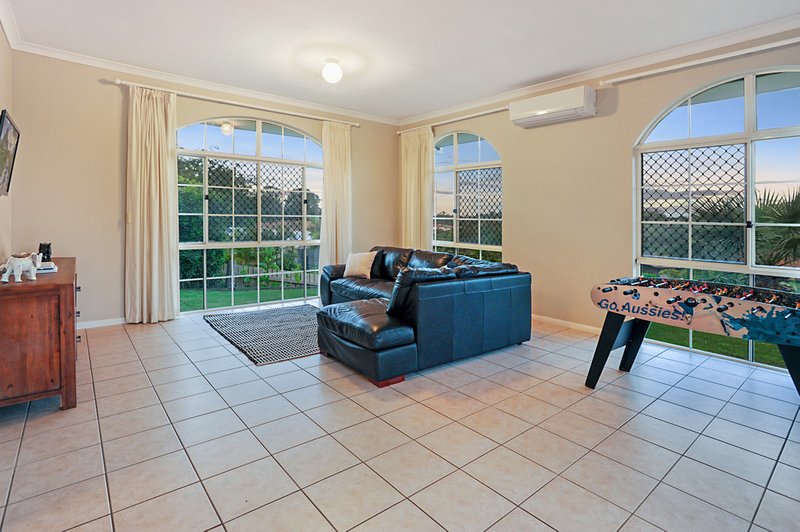 Photo - 1 Lambertia Court, Albany Creek QLD 4035 - Image 4