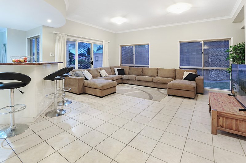 Photo - 1 Lambertia Court, Albany Creek QLD 4035 - Image 5