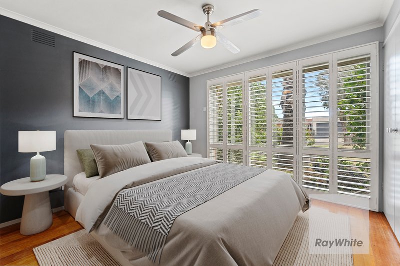 Photo - 1 Landy Close, Mill Park VIC 3082 - Image 2