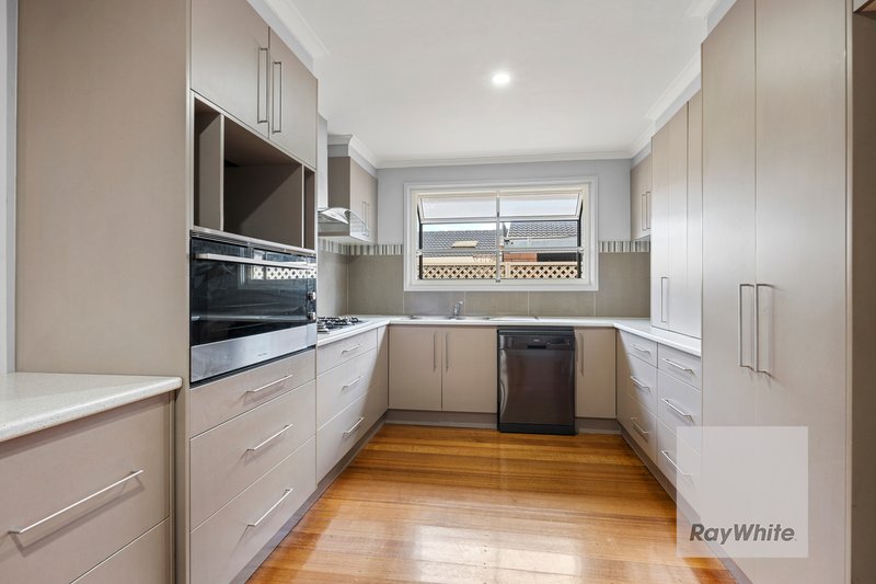Photo - 1 Landy Close, Mill Park VIC 3082 - Image 5