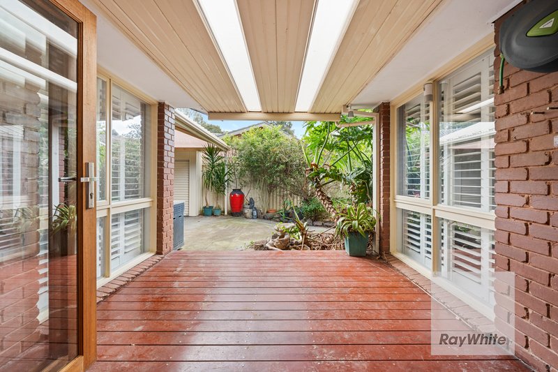 Photo - 1 Landy Close, Mill Park VIC 3082 - Image 6